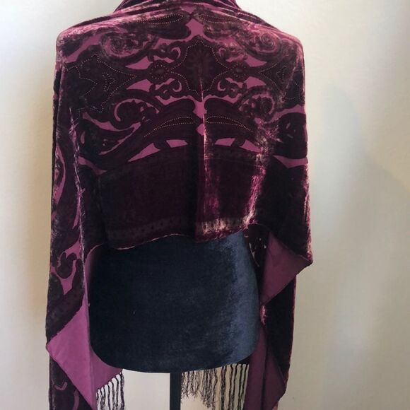 Beautiful Silk Scarf  - Picture 4 of 8